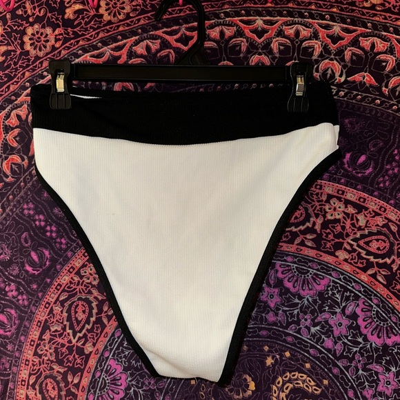 Cupshe Black and White Bikini Set - Picture 5 of 6